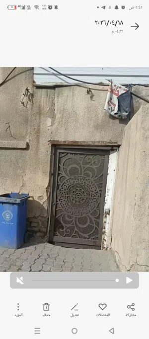 مستعجل ع البيع نصف قطعة أمامية في مدينة الصدر تعتبر ارض ع شارع 60قطاع 78 قريب جدا ع المدارس والأسواق