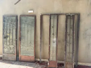 باب حديد كامل بالقفص و الضوايات للبيع