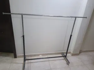 ستاند بحالة جيدة ومركب كامل