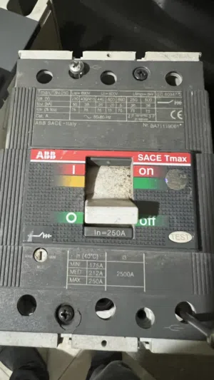 قاطع كهرباء ABB