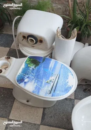 حوض فرنجي ومغسلة وشطافة ومشربيات للفرندة أو السور ارتفاع 40 سم عدد 22 للبيع مركب عليهم قطع 8mm مع بر