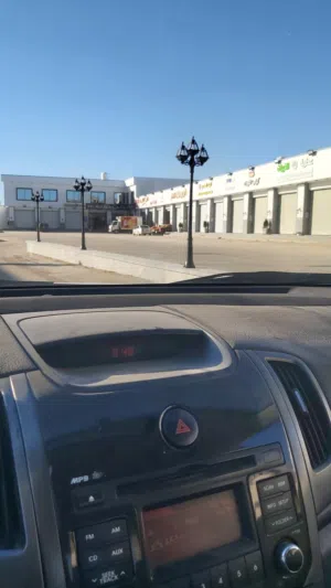 عين زارة اربع شوارع عليوي بالتحديد وفيه بير كيف حافره وفيها فسكيه9000لتر والمكان ربي يبارك