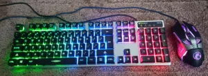 كيبورد وماوس جيمنج RGB بحالة الوكالة للبيع مع بعض ب 15دبنار فقط