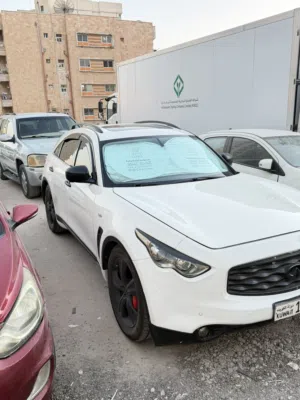 Used Infiniti FX35 in Hawally
