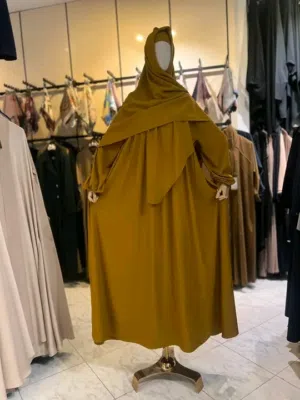 عبايات نسائية مستعملة نظيفة للبيع