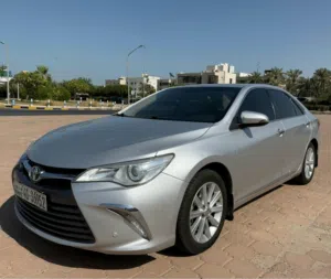 بحالة ممتازة جدا كامري GLX الساير 2017 الدرجة الأولى سيرفس وكالة صبغ الوكالة بالكامل شرط الفحص كامل