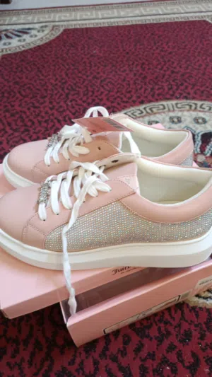 women shoe for sale size 38 new unused with box made in Italy.