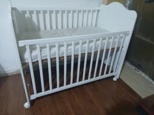 تخت بيبي صنع بلغاري لعمر من سنتين لعمر 6 سنين + نطاطه اطفال + نطيطه اطفال بسعر مغري