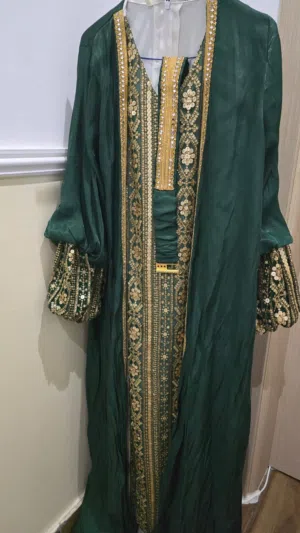 جلابية مطرزه