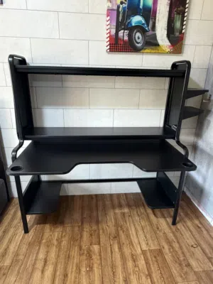 طاولة مكتب / ديسك ألعاب من ايكيا FREDDE - بحالة ممتازة - Gaming Desk