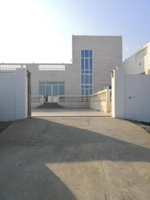 285 m2 4 Bedrooms Townhouse for Sale in Dhofar Mirbat