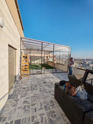 تغليف الترس والجلسات الخارجية للكافيهات والمطاعم والمنازل ببديل الزجاج الجلاتين الشفاف