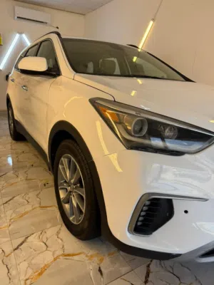 Hyundai . Grand Santa Fe . 2017 . New1