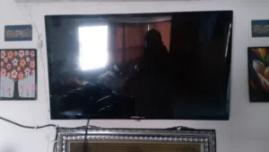 شاشه سمارت للبيع جديده