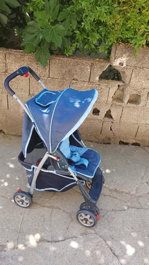 poussete في حالة جيدة