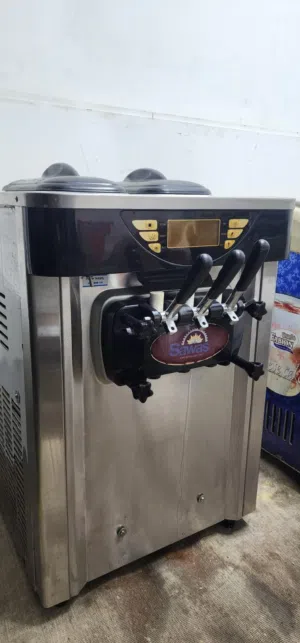 ماكينة ايس كريم بحاله جيدة جداً