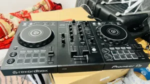 DDJ 400 supporting serato dj and rekordbox No any issue from it Slightly working