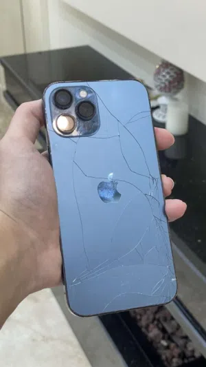 iPhone 12 بروماكس مغير شاشة شغال فيس ايدي فقط بسعر 155 دينار نهائي بطاريه الاصليه 73%