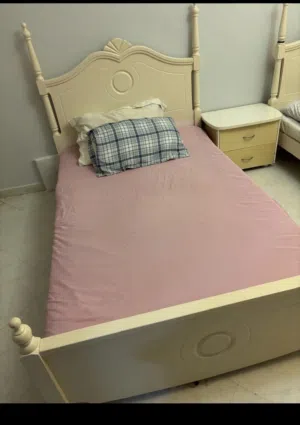 2 سرير لون ابيض لون ابيضّ