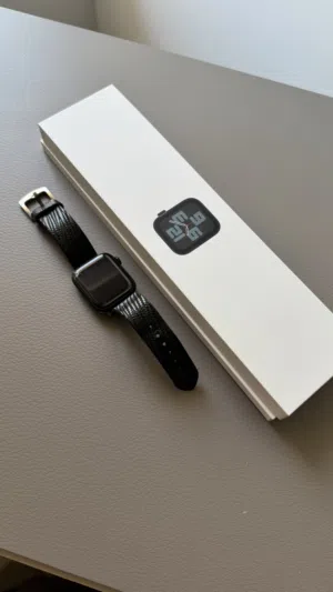 ساعة ابل اصدار SE قياس 44mm للبيع لون نيلي مع سير جلد طبيعي