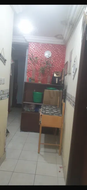 غرفه كبيره مع بلكونه كبيره للايجار داخل شقه مفروشه