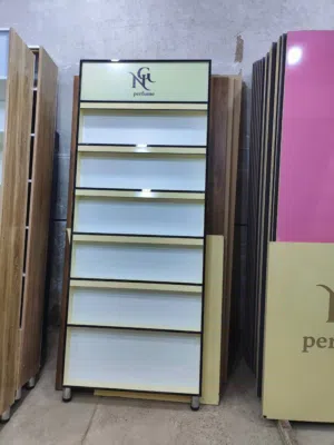 رفوف جديده غير مستخدمه والوصل مالتها موجود