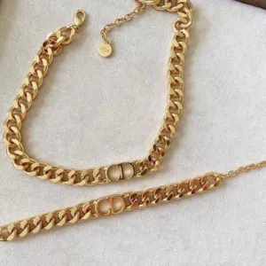 قلادة وسوار