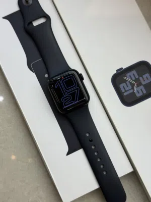 Apple Watch se2 40mm بطارية 100٪