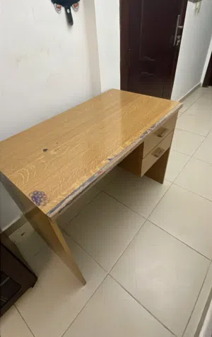 مكتب مستعمل للبيع