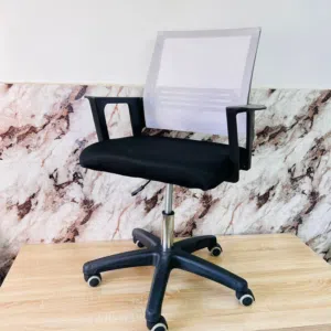 كرسي مكتب عملي ومريح للاستخدام اليومي، مناسب للبيت، المكتب، الشركات، والطلاب. تصميم عصري مع ظهر شبك