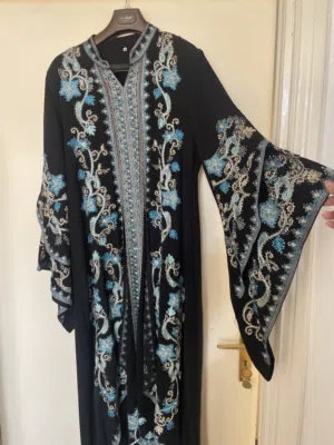 فستان تطريز باللون الازرق