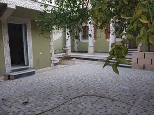 1 m2 5 Bedrooms Townhouse for Sale in Tripoli Fashloum