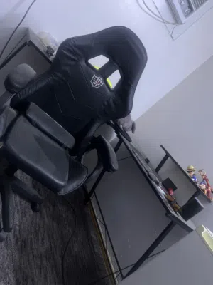 طاولة وكرسي لمحبين القيم