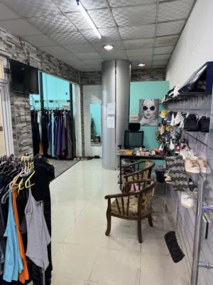 محل ملابس (Boutique) جاهز للإيجار – موقع مميز في الجاردنز