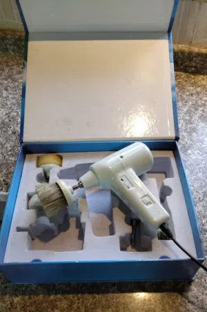 طقم فراشي للتنظيف البشرة يستخدم في صالونات التجميل بحاله ممتازه للبيع بسعر مغري