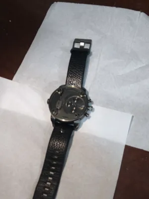 ساعة ديزل اصلية فحص نخب في ضرر بسيط في القشط 700 شيكل