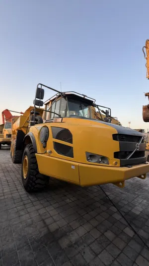 دنبر فولفو بحالة ممتازة جدا لأصحاب المشاريع الطموحة، نقدم لكم شاحنة النقل المفصلية Volvo A35F