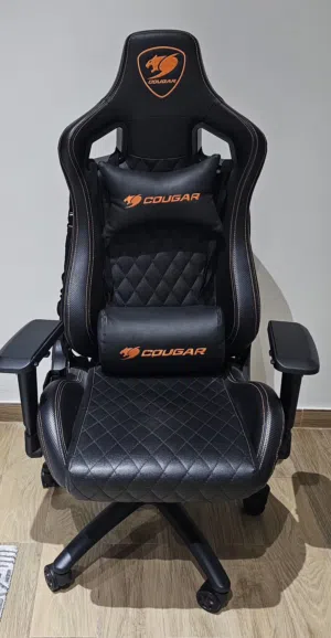 كرسي ألعاب جيمنج كوجار أرمور إس مستعمل بحالة ممتازة ونظيف جدا للبيع داخل مسقط Cougar Armor S Chai