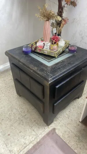 طاولتين وسط