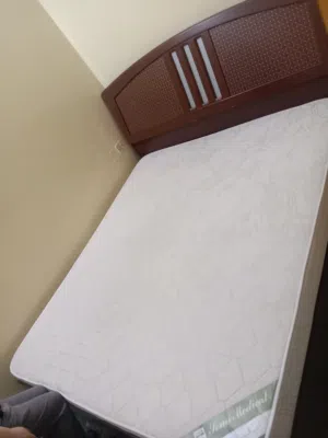 Queen size bed in good condition