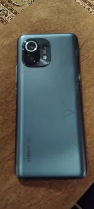 شاومي mi11 رام8 شاشه 120 هرتزQHD  هاتف نضيف عيبه مشرا الخليفه مكسرا شوية تبديل