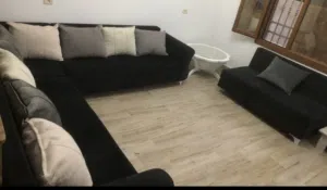 صالون للبيع