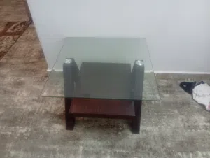 طقم طاولات سيكوريت مع خشب بلوط للبيع
