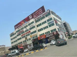 مكتب للايجار بموقع ممتاز( سماح شهر) Office for rent near City center.