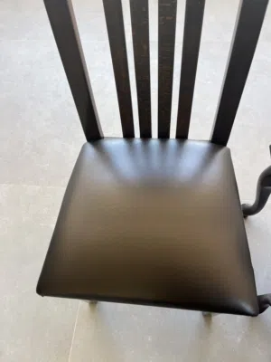 3 كراسي خشب مستعملة لون بني للبيع