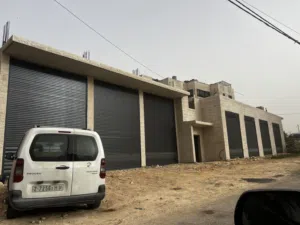 مخازن للايجار قريب من الشارع الرئيسي