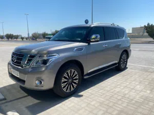 نيسان باترول بمواصفات ممتازه ، للباحث عن سياره نظيفه مميزه ممكن بدل .