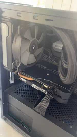 للبيع قطع بيسي متكون من GTX 1660 CPU i710700f RAM 32 GB