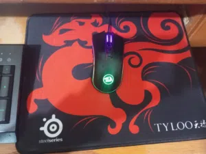 ماوس وكيبورد وماوس باد بس  واذا بدك اشي لحاله ممكن اقرأ الوصف