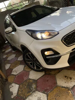 كيه سبورتج 2019خليجي شكل 20كفاله من الصبغ والبارد بيها طخه بداير التاير الامامي باقيه على وضعها